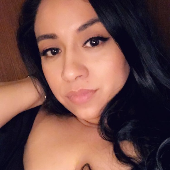 Meet your posher, Jackie - Picture 3 of 4